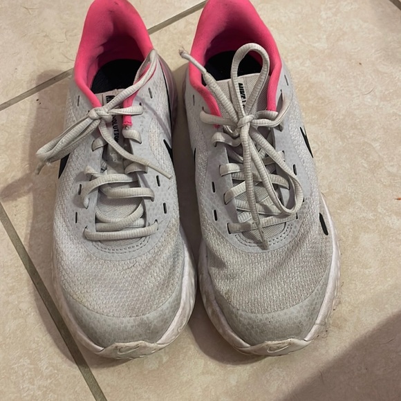Nike Shoes - •Nike shoes•